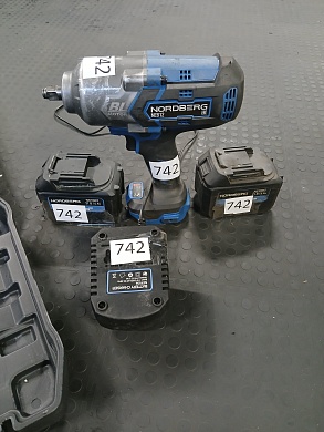 гайковерт аккумуляторный, 1/2", 21в, 1700 нм с двумя 6a акк. и зар. уст-вом 1,8a, в кейсе rm742